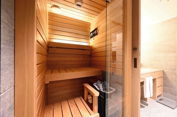 Main Building Executive Floor, Celebrity Suite Twin, Nonsmoking, Includes Access to Gym, Indoor Pool