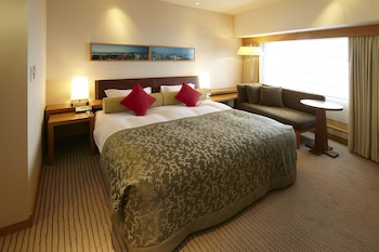 Main Building Executive Floor, Corner Suite Double, Nonsmoking, Includes Access to Gym, Indoor Pool