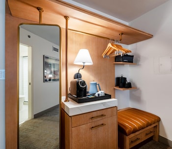 Deluxe Room, 1 King Bed