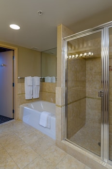 Deluxe Room (Double Double w/Sofa Bed)