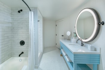 Suite (Monument Suite)