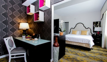 Standard Room, 1 King Bed, Roll-in Shower