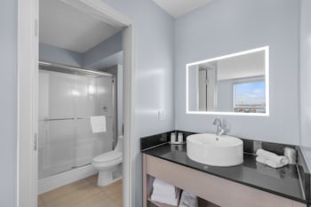 Premium Suite, Multiple Beds, Non Smoking (Upgraded Bedding & Snack, Smoke Free)