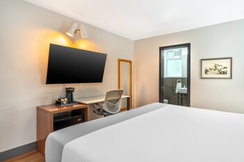 Standard Room, 1 King Bed, Non Smoking