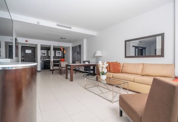 Deluxe Suite, 1 King Bed, Oceanfront
