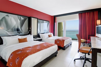 Deluxe Room, 2 Queen Beds
