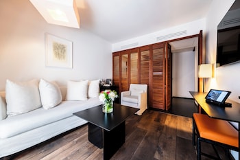Suite, 1 Queen Bed