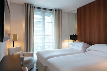 Room, 2 Twin Beds (View)