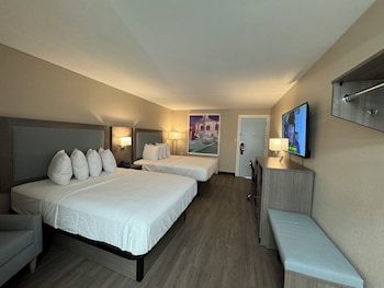 Room, 2 Queen Beds, Non Smoking