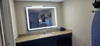 Room, 1 King Bed, Accessible, Non Smoking (Mobility, Roll-in Shower)
