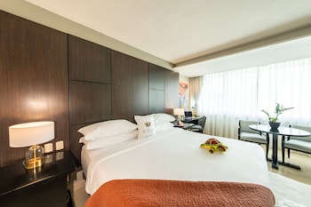 1 King Bed Premium Room, City View