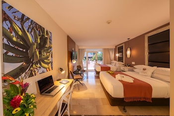 2 Double Beds, Cabana Room, Poolside Room