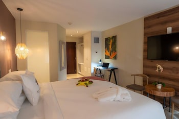 1 King Bed, Cabin Room, Poolside Room