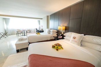 Room, 2 Double Beds, Non Smoking, Pool View