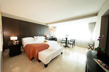 1 King Bed, Superior Room, Pool View