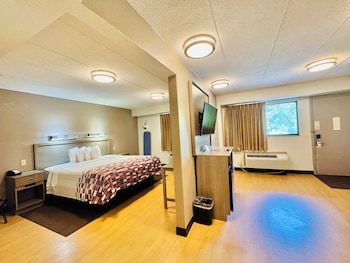 Suite, 1 King Bed with Sofa bed (Smoke Free)