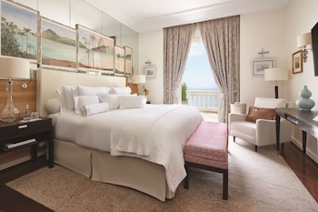 Penthouse (7 Bedroom Suite)