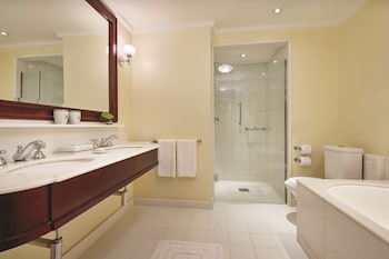 Suite, 1 Bedroom (Avenue View)