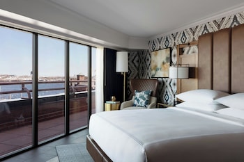 Luxury Suite, 1 King Bed with Sofa bed