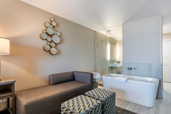 Suite, 1 King Bed, Non Smoking