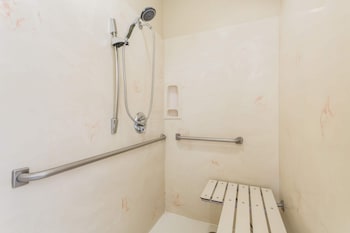 Deluxe Room, 1 King Bed, Accessible, Non Smoking (Mobility/Hearing)