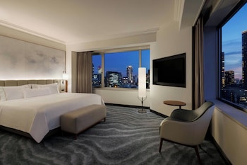 Suite, 1 King Bed, Corner