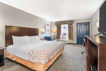 Standard Room, 1 King Bed, Non Smoking, Refrigerator & Microwave