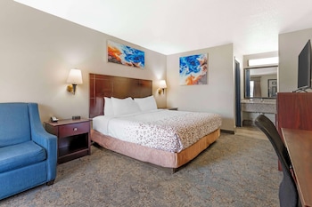 Standard Room, 1 King Bed, Accessible, Bathtub