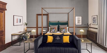 Suite, 1 King Bed (Heritage)