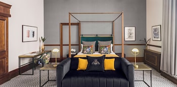 Suite, 1 King Bed (Heritage)