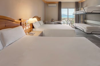 Family Room, Multiple Beds (2 Adult  2Kid)