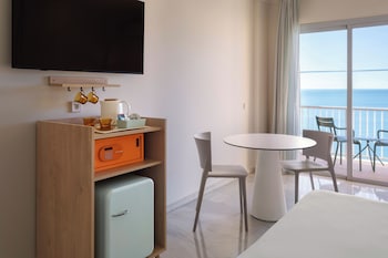 Family Room, Sea View (Connected, Front,  4+2)