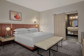 Room, 1 King Bed (Mobility/Hearing Accessible, Tub)