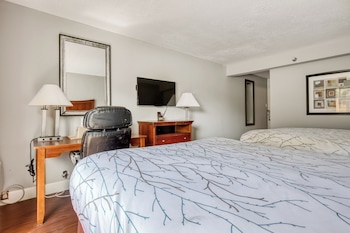Room, 2 Queen Beds, Smoking