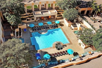 Room, 2 Queen Beds, Pool View