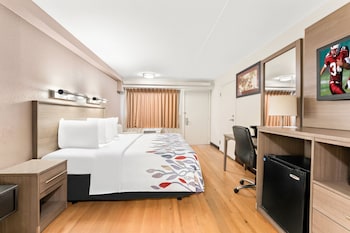 Superior Room, 1 King Bed, Accessible (Smoke Free)