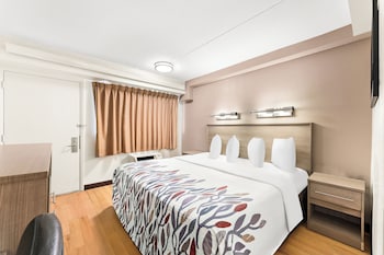 Deluxe Room, 1 King Bed (Smoke Free)