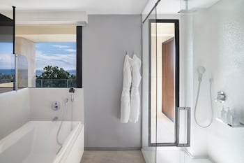 Suite, Sea View