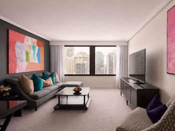 Signature Suite, 1 King Bed, City View