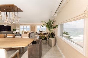 Commander and Chief Suite, Presidential Suite, 2 King beds, living room, direct ocean view
