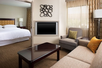 Suite, 1 Bedroom, King Bed & Sofa Bed, Pool View