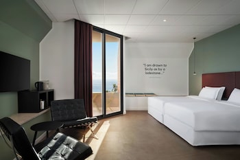 Deluxe Room, 2 Twin Beds, Balcony, Sea View