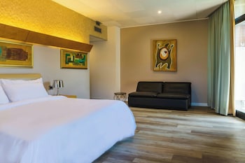 Superior Room, 1 King Bed, Balcony
