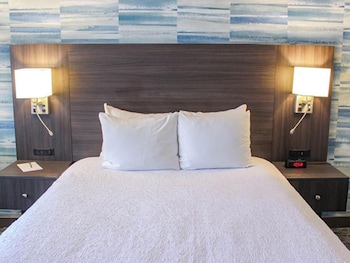Standard Room, 1 Queen Bed