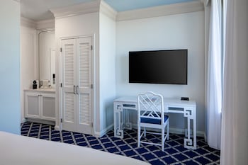 Deluxe Room, 1 King Bed, Ocean View