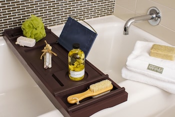Traditional Room, 1 King Bed, Smoking (Mobility Accessible, Tub)