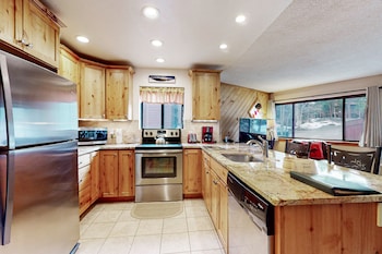 Condo, 2 Bedrooms