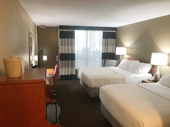 Standard Room, 2 Queen Beds, Courtyard View