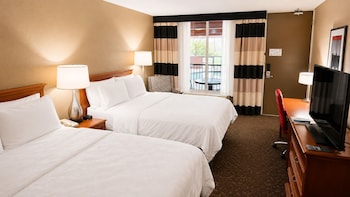 Room, 2 Queen Beds, Non Smoking, Pool View
