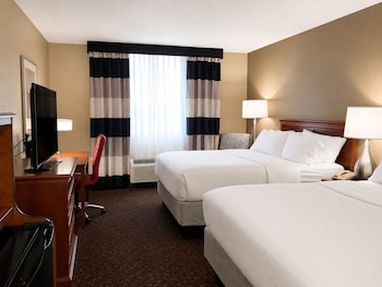 Room, 2 Queen Beds, Non Smoking, Pool View